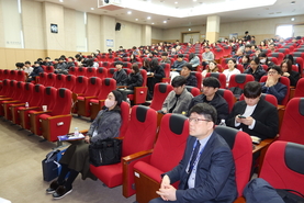 최신 심미 트렌드 한자리…봉아인 ‘몰입도 최강’