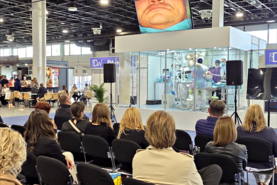 코웰메디, 헝가리서 라이브 서저리 ‘관심 집중’