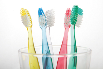 칫솔, 구강질환 예방 효과 치약보다 못하다고?