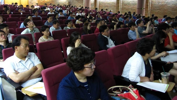 가톨릭대 치과학교실과 아주대 치과학교실은 공동으로 지난 20일 서울성모병원 성의회관에서 조인트 미니 학술 강연회를 열었다.