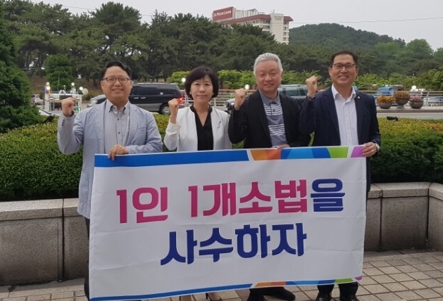 왼쪽부터 오세형 부산시한의사회장, 김선옥 건강보험공단 부산지사장, 배종현 부산지부 회장, 최창욱 부산시약사회장