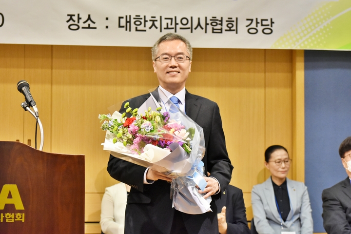 이상훈 신임 회장이 세 번째 도전 만에 당선의 영예를 안았다.