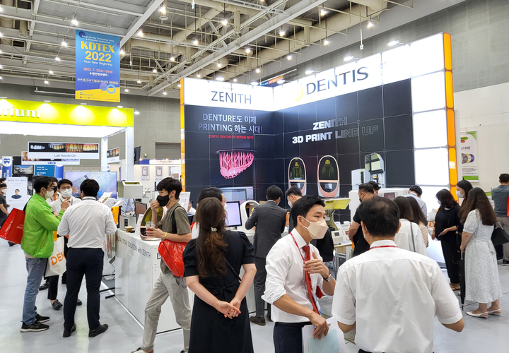 덴티스(대표이사 심기봉)가 지난 7월 23~24일 양일간&nbsp;수원컨벤션에서 열린&nbsp;치과기공계 최대 축제의 장 ‘KDTEX(Korea Dental Technology Expo &amp; Scientific Conference)2022’에 참가, 성황리에 마쳤다.&lt;덴티스 제공&gt;